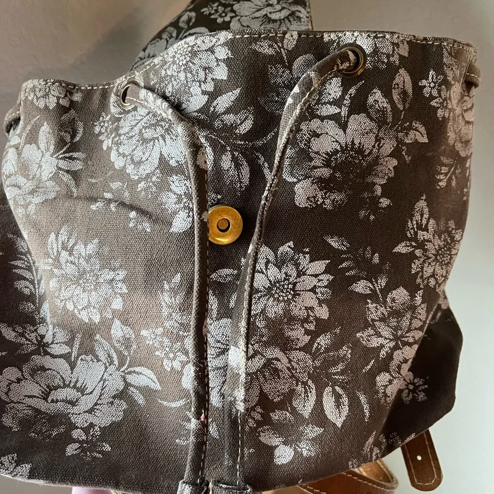 Clea Ray Flower And Leather Backpack NWT - Picture 3 of 4